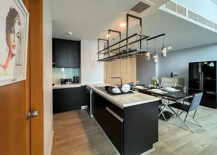 公寓 Near Bts • Duplex 110 Sqm • Pool&sauna • Sontana *
